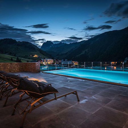 Alpenparks Hotel & Apartment Arlberg Warth Mit Pool Εξωτερικό φωτογραφία