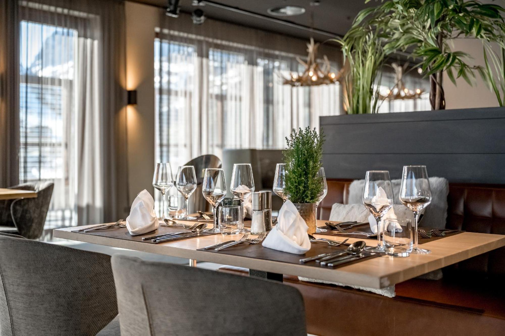 Alpenparks Hotel & Apartment Arlberg Warth Mit Pool Εξωτερικό φωτογραφία